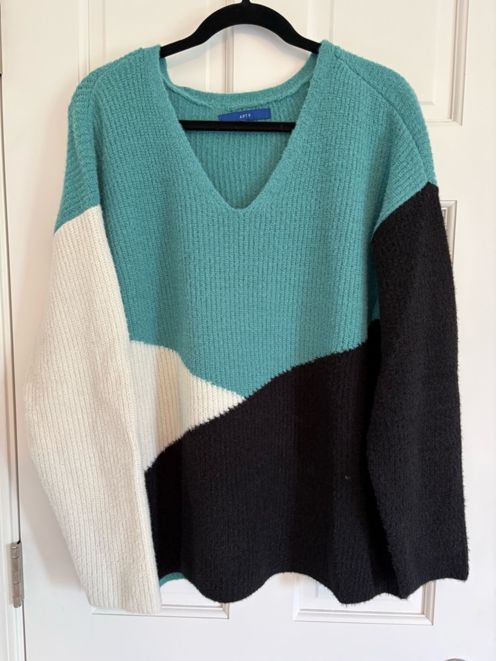 Apt. 9 V-neck sweater in teal, black & cream